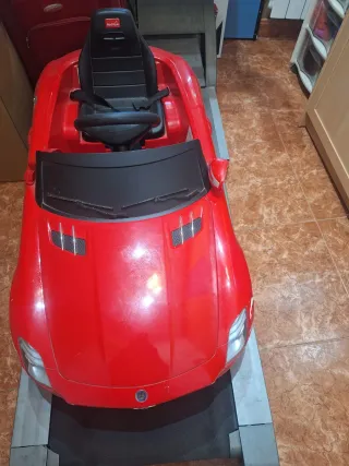 Coche eléctrico infantil rojo