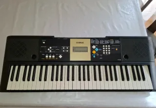 Teclado Yamaha YPT-E220