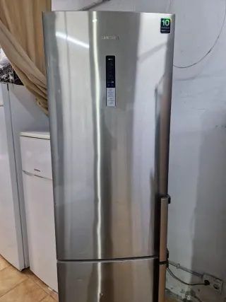 Nevera marca SAMSUNG altura 2 metro ancho 60cm cl.