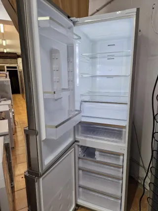 Nevera marca SAMSUNG altura 2 metro ancho 60cm cl.