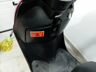 Honda Lead Roja - Moto Scooter