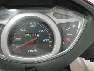 Honda Lead Roja - Moto Scooter