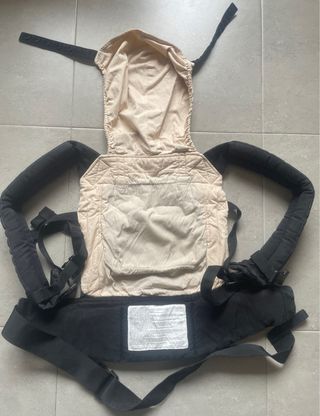 Mochila Ergobaby Negra y Beige