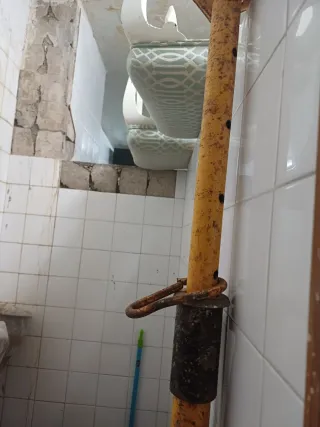 Puntales metálicos para obra