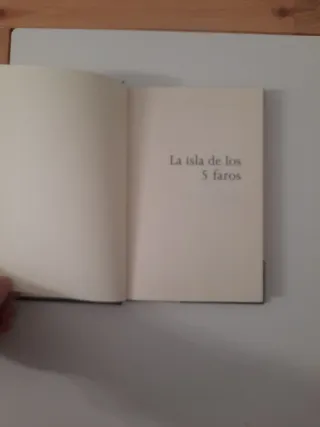 Libro La isla de los 5 faros
