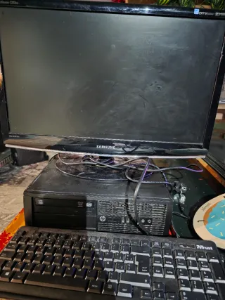 PC HP i5 con pantalla Samsung HDMI