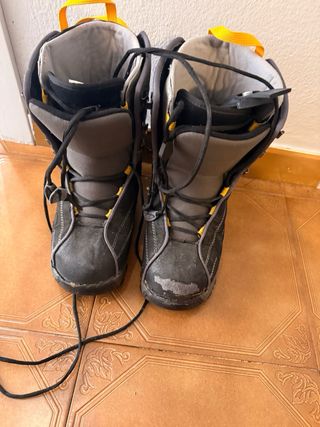 Tavola da snowboard Quechua e scarponi