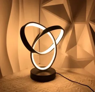 Lámpara de mesa, diseño de anillas, moderna.