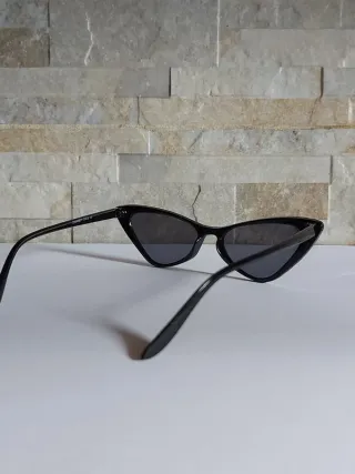 Occhiali da sole neri cat-eye