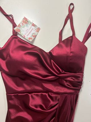 Vestido rojo satinado elegante talla M