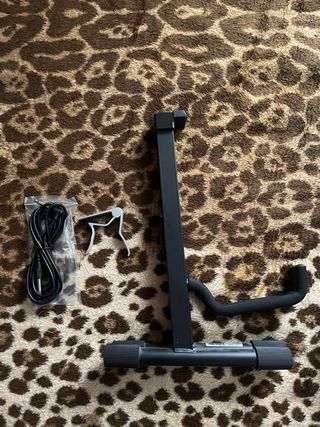 Guitarra acústica Squier by Fender + accesorios –