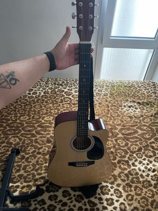 Guitarra acústica Squier by Fender + accesorios –