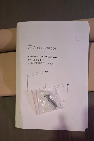 Estor enrollable sin tornillos color sable