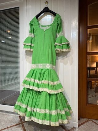 Traje de flamenca verde con volantes