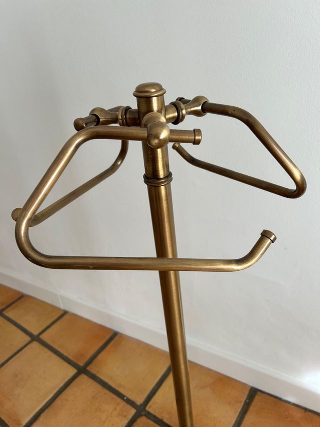 Toellero de pie de latón.