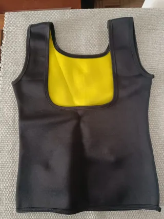 Camiseta térmica preta e amarela