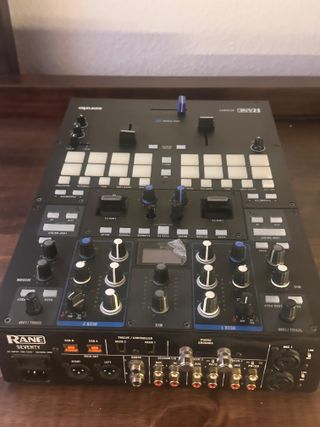 Mesa de mezclas Rane SEVENTY