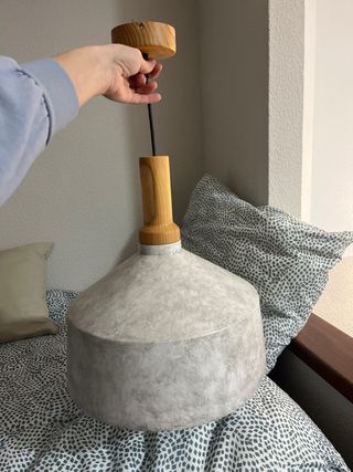 Lámpara de techo madera y piedra