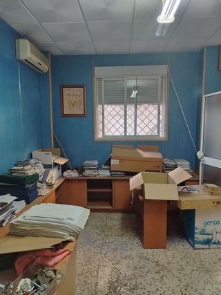 Local comercial en alquiler en Parque Victoria Eugenia en Málaga