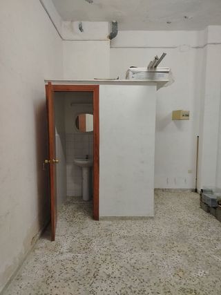 Local comercial en alquiler en Parque Victoria Eugenia en Málaga