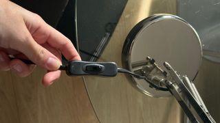 Lámpara de escritorio metálica plateada