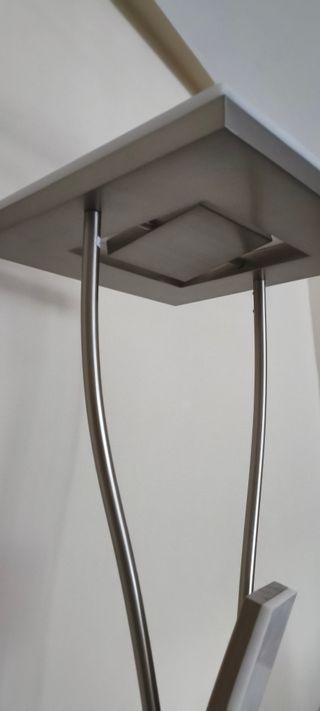 Lámpara de pie LED moderna con mando a distancia