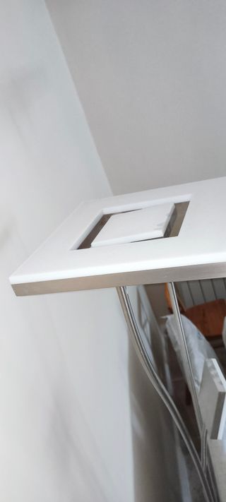 Lámpara de pie LED moderna con mando a distancia