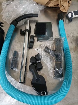 - Cecotec Aspirador de Sólidos y Líquidos de Met