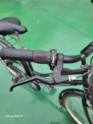 Bicicleta de paseo negra