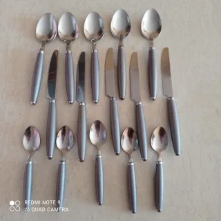 Set de 15 cubiertos metálicos plateados