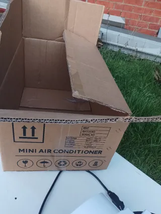 Mini aire acondicionado blanco