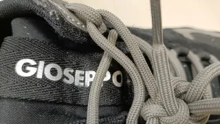 Deportivas Gioseppo negras y grises