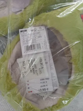 Conjunto Almohada Cervical + Zapatillas Grinch