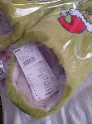 Conjunto Almohada Cervical + Zapatillas Grinch