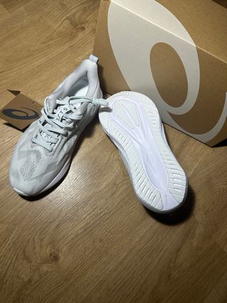 Asics Novablast 5 Gris/Blanco