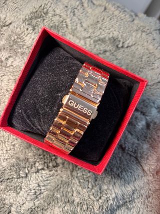 Reloj Guess color oro rosa