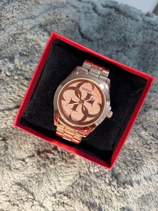 Reloj Guess color oro rosa