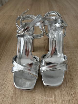 Sandalias de tacón plateadas