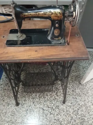 Máquina de coser Singer antigua
