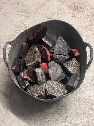 Pulidora industrial con mesa y discos pulidores