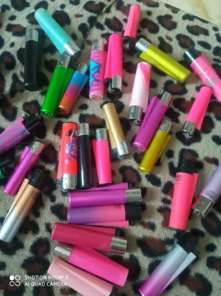 Collezione 35 accendini Clipper