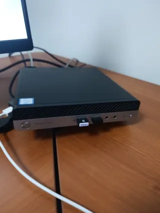 Ordenador HP ProDesk Mini y pantalla LG de 24''