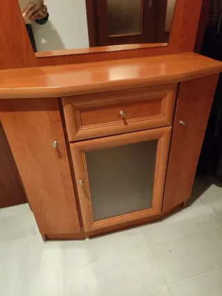 Mueble de entrada con espejo