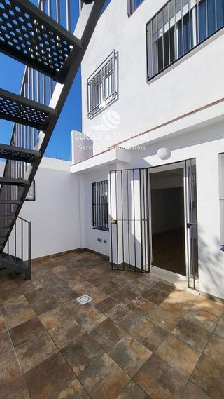 Casa adosada en venta en Las Almenas en Tomares
