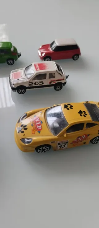 Coches de juguete a escala
