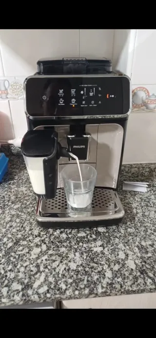 Cafetera Philips Serie 2200 LatteGo