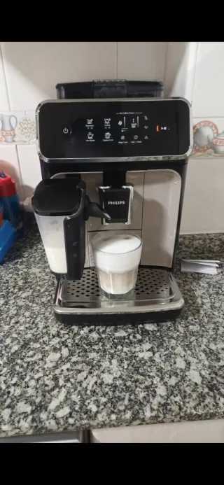 Cafetera Philips Serie 2200 LatteGo