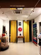 Cortina amarilla de tela