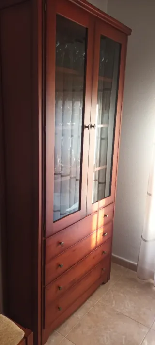 Muebles de salón madera oscura precio negociable.