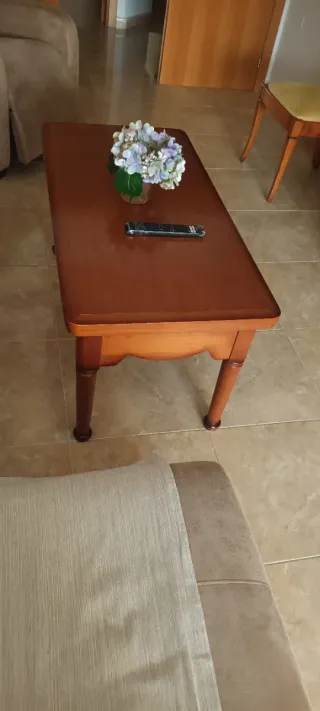 Muebles de salón madera oscura precio negociable.